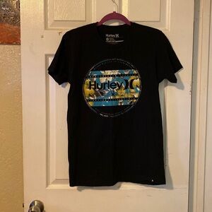 Mens Hurley T-shirt with tropical shark design. M107